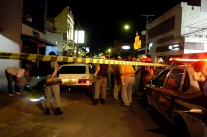 *** MarcosN - Execução Becker ***Marcos Antônio Becker, vice-presidente do CREMERS foi executado com 5 tiros na av. Ramiro Barcelos.
