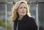 Gillian Anderson posta meme brasileiro e fãs brincam: "Tia do Zap"