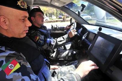 

Viatura do BOE que está em este com novas tencologias de câmeras que ajudam no patrulhamento.
Major Alexandre Prestes, comandante da 4ª cia do BOE.