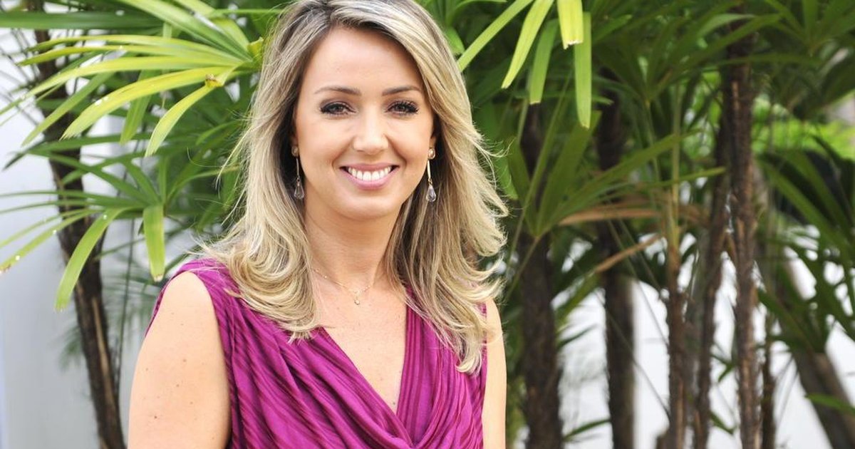 pix Carla Fachim apresentadora carla fachim anuncia que