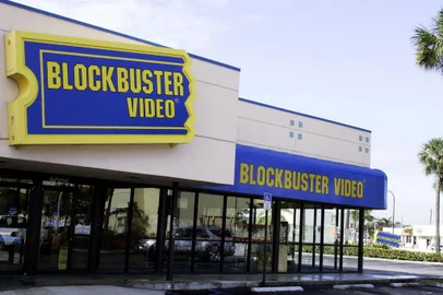 Foto de arquivo (11 de março de 2005) mostra uma locadora de vídeo Blockbuster em Miami, Flórida. A companhia anunciou no dia 23 de setembro de 2010 que entrou com pedido de concordata para reestruturar o seu negócio para focar na distribuição digital. 
