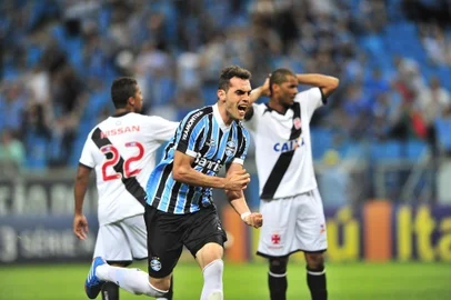  Jogador Rhodolfo abre o placar - Grêmio 1x0 VascoPORTO ALEGRE,RS,BRASIL - 13-11-2013 -Brasileirão 2013, Grêmio x Vasco na Arena.(FOTO: RICARDO DUARTE/AGÊNCIA RBS - ESPORTE)