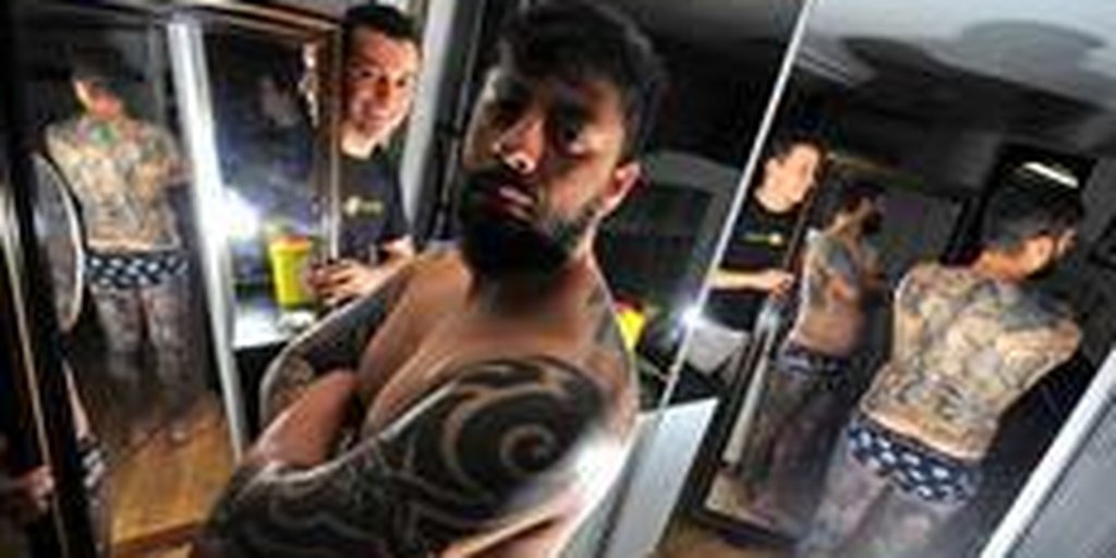 é obrigatorio usar o papel filme após fazer a tatuagem Um Guia Para Cuidar Da Sua Tatuagem Gzh