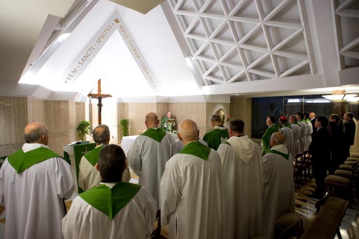 Migração de fiéis da Igreja Católica para a evangélica avança nas áreas  mais pobres