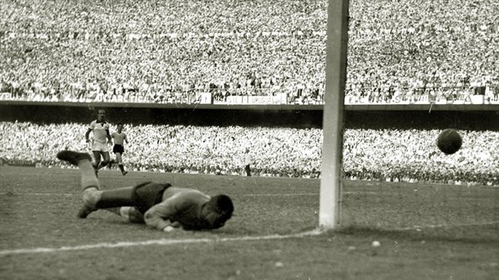 Momento do gol da virada do Uruguai na Copa de 50