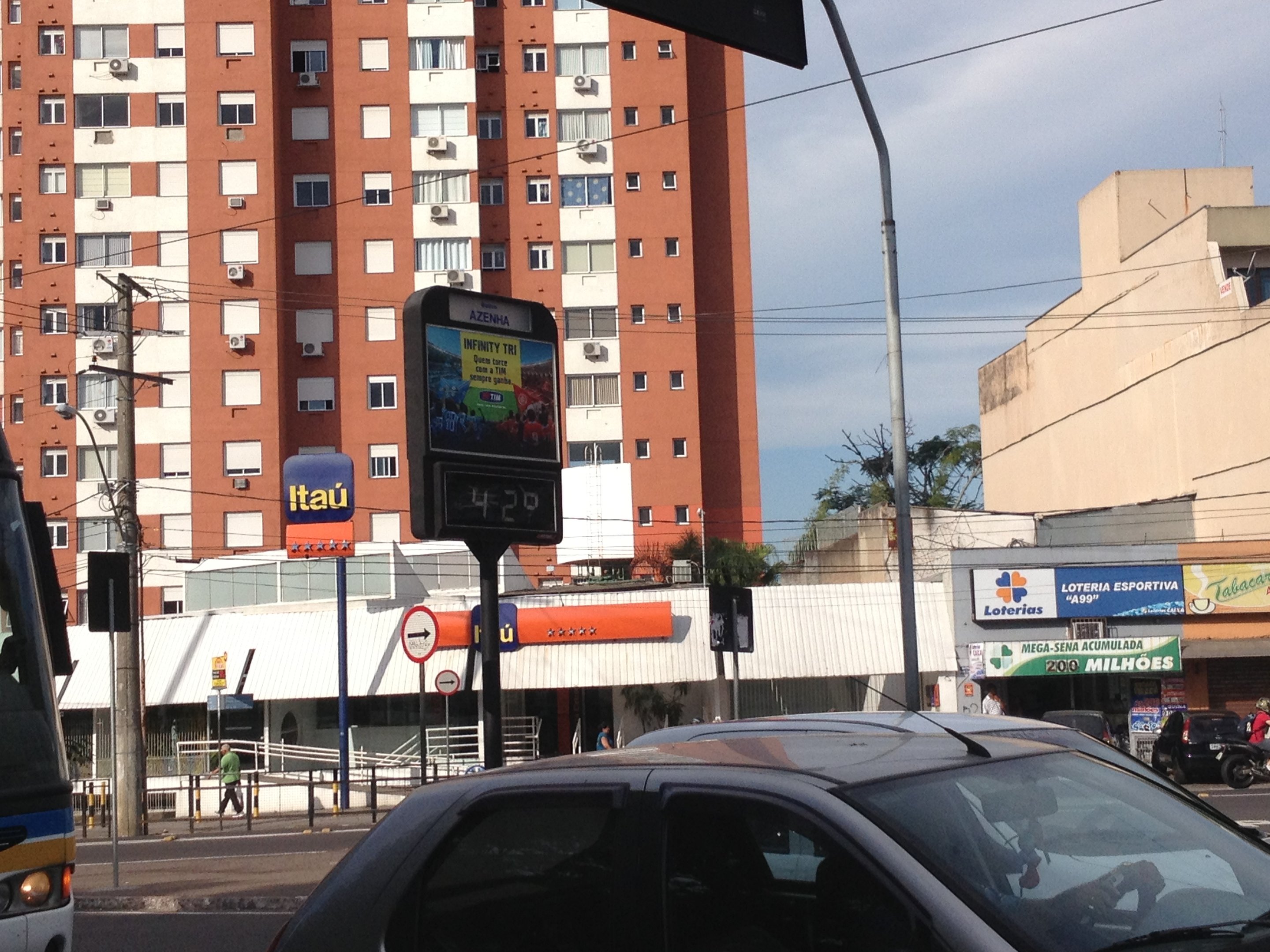 Como chegar até Azenha - Shopping João Pessoa em Porto Alegre de Ônibus ou  Metrô?