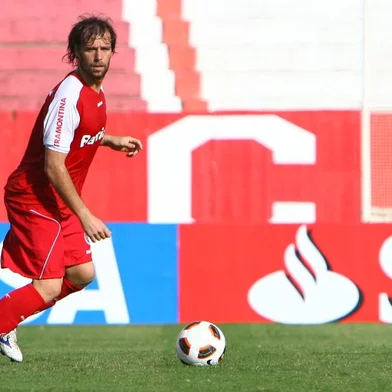 RS - FUTEBOL/TREINO INTER - ESPORTES - Jogador Cavenaghi, do Internacional durante o treino da equipe. FOTO: LUCAS UEBEL/VIPCOMM