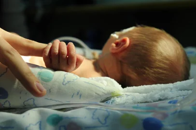  CTI Neonatal do hospital do Círculo. Fotos para matéria sobre bebês prematuros. Na foto Vithor Rafael da Rosa, 33 semanas.