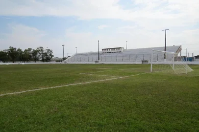 Estádio Municipal Eluzardo Caetano da Silva, de Tramandaí. 