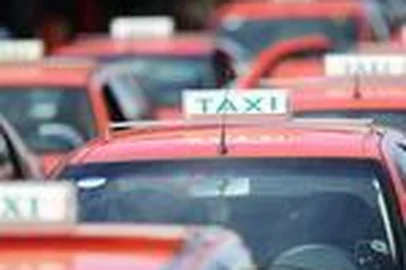  Farra dos Taxis, lincença II .Na foto-Taxis da  Estação Rodoviaria .