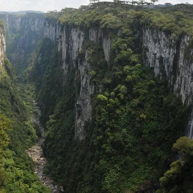 Foto do Cânion Itaimbezinho feito em dezembro de 2012. Foto de Erich Casagrande
