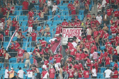  

PORTO ALEGRE, RS, BRASIL, 30-03-2014:Campeonato Gaúcho - primeiro jogo da final (Gre-Nal 400), Grêmio x Inter na Arena.(Foto:Diego Vara/Agência RBS)