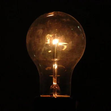 *** R.Chaves - Lâmpada ***Produção para capa do caderno Vida.