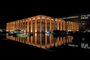 Palácio do Itamaraty. Visão noturna. Também conhecido como Palácio dos Arcos, o Palácio do Itamarati abriga diversas obras de arte e antiguidades. Brasília (DF). Foto: Werner Zotz.