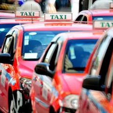  PORTO ALEGRE, RS, BRASIL, 23/01/2013, 13:00hs. Serviço de taxi em Porto Alegre . (Foto: FERNANDO GOMES/ ZERO HORA).