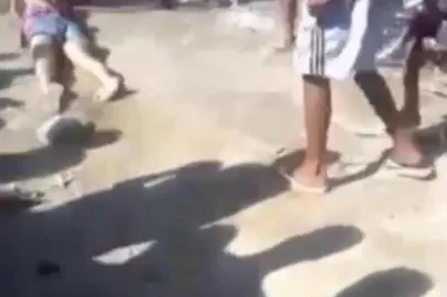 Fabiane Maria de Jesus, 33 anos, foi espancada por dezenas de moradores em Guarujá, no litoral paulista, no último sábado, 03 de maio. A agressão ocorreu após a denúncia de que Fabiane sequestrava crianças para utilizá-las em rituais de magia negra. A dona de casa foi internada em estado crítico no Hospital Santo Amaro e veio a óbito dois dias após a internação.