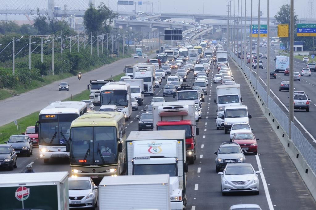 Bloqueio parcial deixa trânsito lento na Castelo Branco | GZH