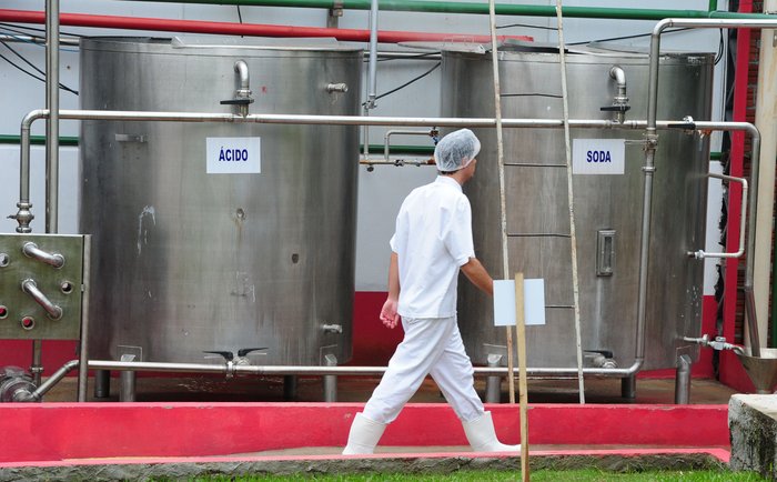 Pelo menos 1 milh&atilde;o de litros de leite fora do padr&atilde;o foi industrializado |  GZH