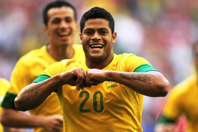 Hulk comemora um dos gols contra a Dinamarca, em amistoso vencido por 3 a 1 pela Seleção Brasileira, em Hamburgo, no Arena Imtech.