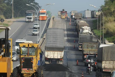  Obras na Br 10, região da Praia de Fora em Palhoça