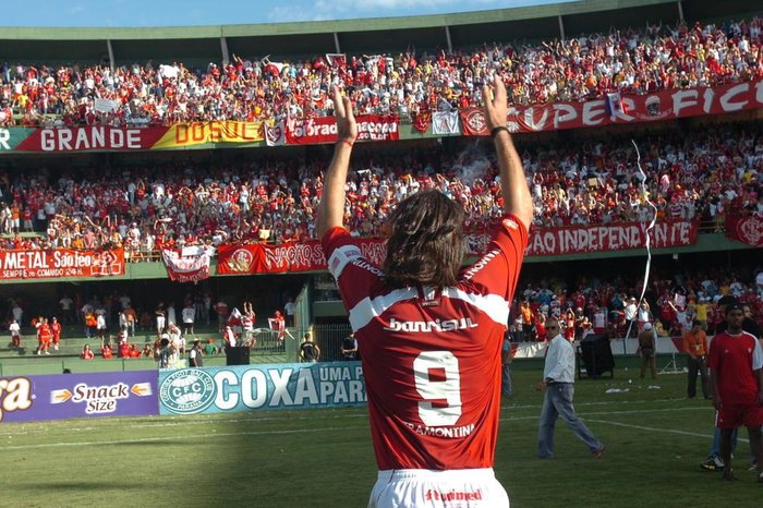 Em homenagem a Sala, Nantes aposenta camisa número 9