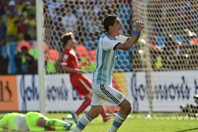 NELSON ALMEIDA / AFP 491717175Argentina's midfielder Angel Di Maria celebrates after scoring the 1-0 during a Round of 16 football match between Argentina and Switzerland at Corinthians Arena in Sao Paulo during the 2014 FIFA World Cup on July 1, 2014. AFP PHOTO / NELSON ALMEIDAEditoria: SPOLocal: Sao PauloIndexador: NELSON ALMEIDASecao: sports eventFonte: AFPFotógrafo: STF
