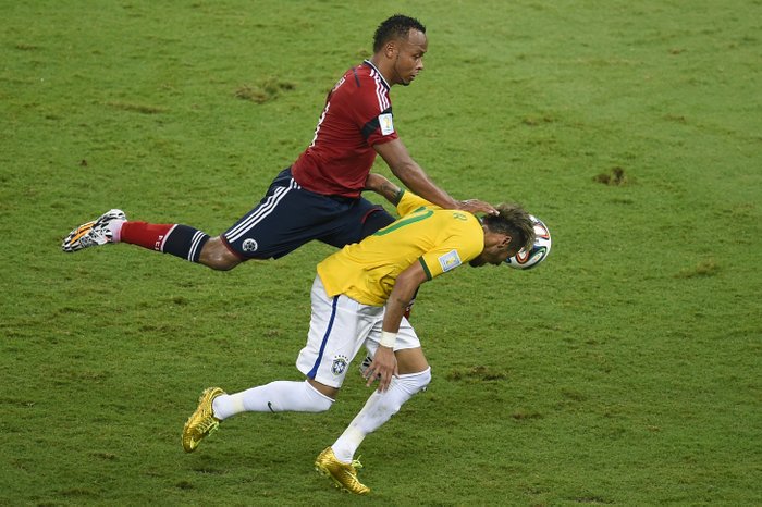 O que Neymar quebrou em 2014?