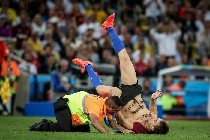 Thiago Bernardes / Frame