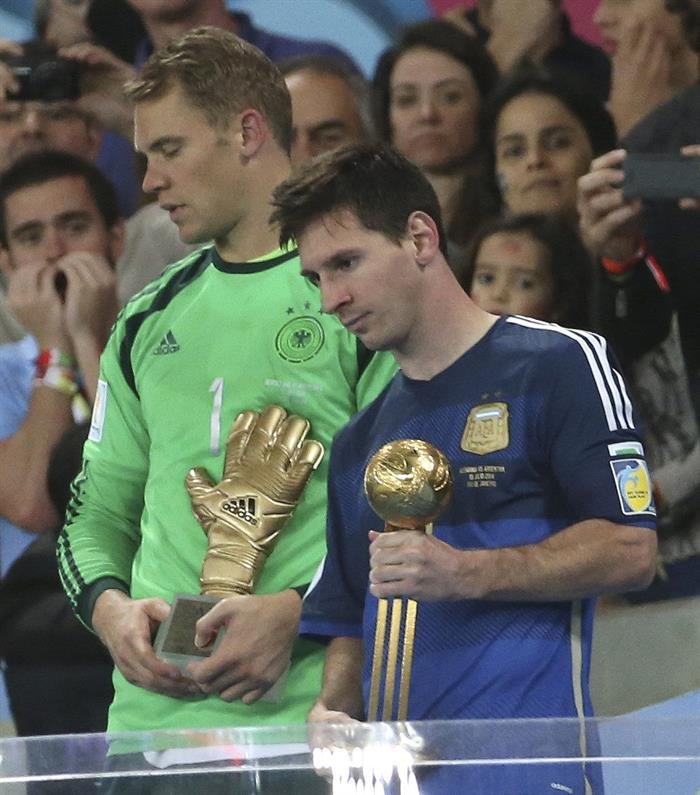 Messi recebe Bola de Ouro da Copa-2014; Neuer é o melhor goleiro