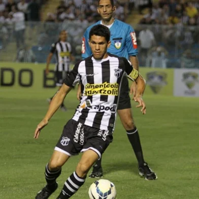 Atacante Magno Alves em jogo pelo Ceará, adversário do Inter na Copa do Brasil