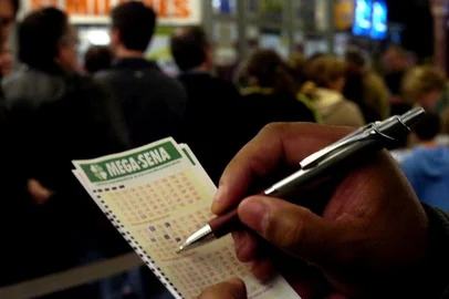 *** J.Botega - Mega-sena2 ***
Lotéricas lotadas para apostas na Mega-sena.