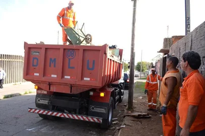 Ação da Seda e DMLU na casa de um acumulador - Paulo, da Restinga