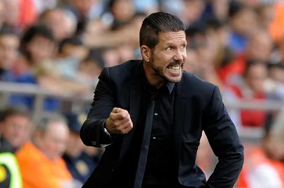 JOSE JORDAN / AFP (FILES) A combo picture shows Atletico Madrid's Argentinian coach Diego Simeone (L) and Chelsea's Portuguese coach Jose Mourinho. Atletico Madrid play Chelsea on April 30, 2014 in the second leg of their semi-final Champions league football match. AFP PHOTO/ JOSE JORDAN