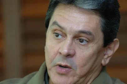 pagina 6*** Flávio - Roberto Jeferson ***Roberto Jeferson ex deputado do PTB esteve hoje em Florianópolis para discutir a ampliação o partido no estado.