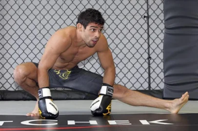 Renan Barão passa mal e está fora da luta pelo Cinturão do UFC 177