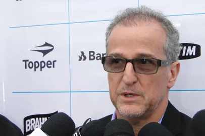 Duda Kroeff em entrevista coletiva no CT Luiz Carvalho