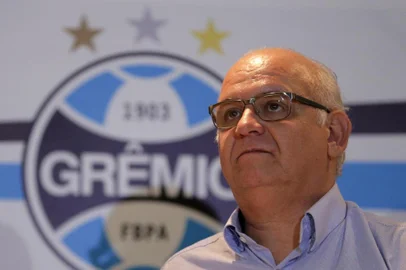  

PORTO ALEGRE, RS, BRASIL, 18-10-2014 : Romildo Bolzan Jr. é o novo presidente do Grêmio. Apoiado por Fábio Koff, o candidato da situação teve 6.398 votos (71,4 %) e derrotou o oposicionista Homero Bellini Jr., que teve 2.557 votos (28,6%). (Foto: BRUNO ALENCASTRO/Agência RBS, Editoria Esportes)