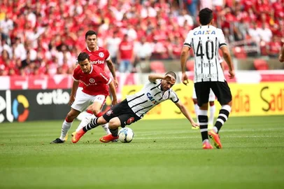  PORTO ALEGRE, RS, BRASIL - 19-10-2014 - Inter e Corinthians se enfrentam no estádio Beira-Rio. Partida válida pela vigésima nona rodada do campeonato Brasileirão 2014 (FOTO: BRUNO ALENCASTRO/AGÊNCIA RBS)