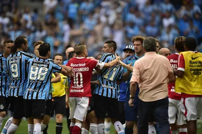  

PORTO ALEGRE, RS, BRASIL, 09-11-2014: Grêmio e Inter se enfrentam pelo GRE-NAL 403, na Arena do Grêmio, pela 33ª rodada do Brasileirão (Foto: RICARDO DUARTEMES/AGÊNCIA RBS, ESPORTES)