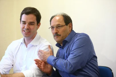 O governador eleito José Ivo Sartori anunciou na tarde desta quinta-feira os nomes de Carlos Búrigo como titular da Secretaria-Geral de Governo, Giovani Feltes como comandante da Secretaria da Fazenda e Márcio Biolchi como chefe da Casa Civil. Ambos do PMDB, eles são os três primeiros secretários anunciados para a nova gestão.