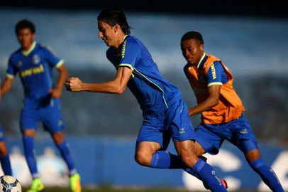  PORTO ALEGRE,RS,BRASIL - 01-10-2014.  Grêmio se prepara para encarar o São Paulo no sábado. Jogador Pedro Geromel. (FOTO: MAURO VIEIRA/AGENCIA RBS/ESPORTE)