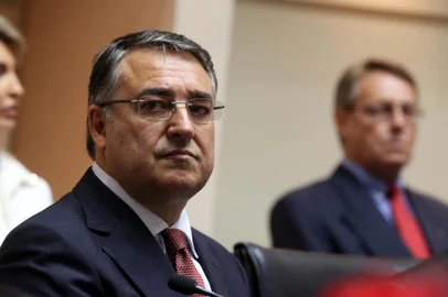  FLORIANÓPOLIS - SC - BRASIL (01/01/2015) Governador Raimundo Colombo na assembléia legislativa tomando posse no seu segundo mandato. (FOTO: ALVARÉLIO KUROSSU / AGÊNCIA RBS)Indexador: ALVARELIO KUROSSU