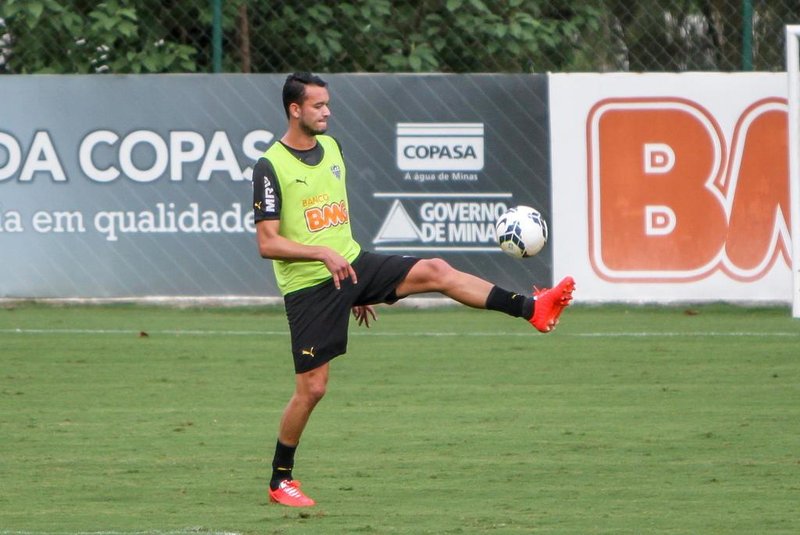Zagueiro Réver, do Atlético-MG, em treino na Cidade do Galo, em Vespasiano, na Grande Belo Horizonte.