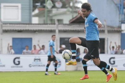  GRAMADO, RS, BRASIL - 13-01-2015 -  Pré-temporada 2015 do Grêmio em Gramado, treino no Gramadence.(FOTO: LAURO ALVES/AGÊNCIA RBS)Jogador Marcelo Moreno