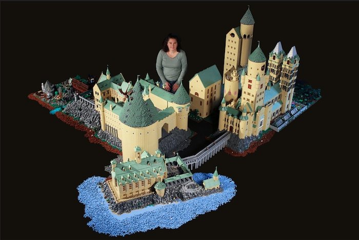 Mulher constrói castelo de Harry Potter usando mais de 400 mil peças de LEGO