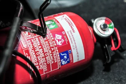  JOINVILLE,SC,BRASIL, 05/01/2015:Extintor ABC começa a valer a partir do dia 01 de janeiro. (foto: Rodrigo Philipps / Agencia RBS ,GERAL)