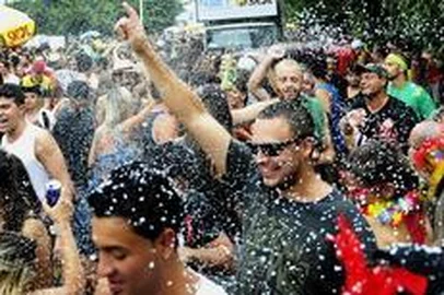  PORTO ALEGRE , RS , BRASIL , 20-02-2015 - CARNAVAL PORTO ALEGRE - Bloco Cumpadi Washington (Gasômetro) (FOTO:MARCELO OLIVEIRA/AGENCIA RBS)