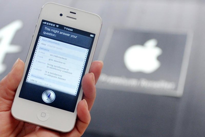 A woman displays "Siri", voice-activated assistant technology, on an Apple iPhone 4S in Taipei on July  30, 2012. Taiwan's National Cheng Kung University has filed a suit against US tech giant Apple, claiming the company's Siri intelligent assistant has infringed on two of its patents. 