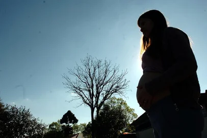 *** Gravidez na adolescência/Xu ***Jovem de 16 anos está grávida de oito meses mas, não parou de estudar.