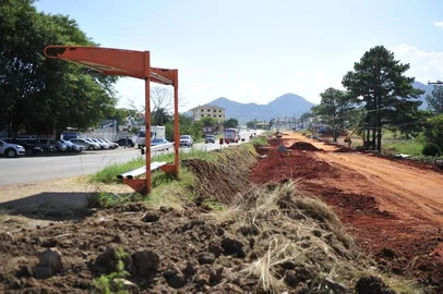  Obras de duplicação da ERS-509, a Faixa Velha de Camobi, seguem paradas . Quando forem retomadas levarão cerca de um ano e meio para serem concluídas, mas há muitos impasses no caminho.